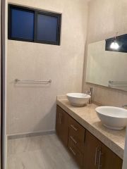 {"esp":"Ba\u00f1o","ing":""}