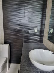 {"esp":"Ba\u00f1o","ing":""}