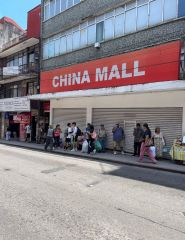 {"esp":"Fachada calle, doble cortina","ing":""}