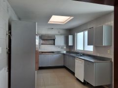 {"esp":"Cocina equipada","ing":""}