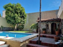 {"esp":"Estudio con ba\u00f1o independiente, o para uso de aberca.","ing":""}