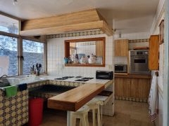 {"esp":"Cocina equipada","ing":""}