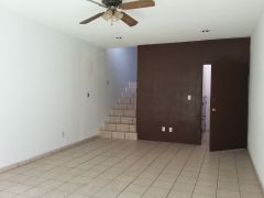 {"esp":"Recamara Principal","ing":""}