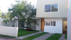 {"esp":"fachada principal","ing":""}