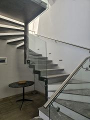 {"esp":"Acceso a Planta Alta","ing":""}