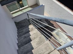 {"esp":"Acceso a azotea, preparada para otro nivel.","ing":""}