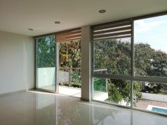 {"esp":"sala comedor","ing":""}