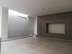 {"esp":"Sala de TV","ing":""}