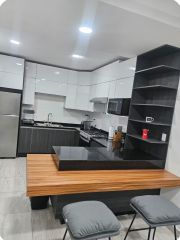 {"esp":"Cocina con barra desayunador","ing":""}