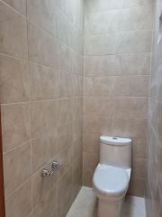 {"esp":"doble WC","ing":""}