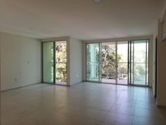 {"esp":"sala comedor","ing":""}