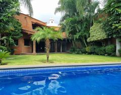 {"esp":"Fachada posterior","ing":""}