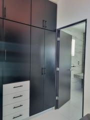 {"esp":"Vestidor recamara principal","ing":""}