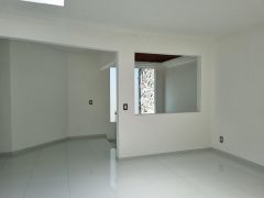 {"esp":"Sala de TV","ing":""}