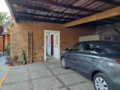 {"esp":"garaje para 4 autos","ing":""}