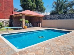 {"esp":"Alberca y palapa","ing":""}