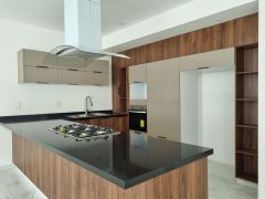 {"esp":"cocina equipada","ing":""}