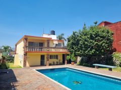 {"esp":"Fachada posterior","ing":""}