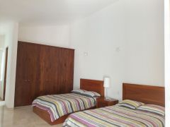 {"esp":"Recamara 1","ing":""}