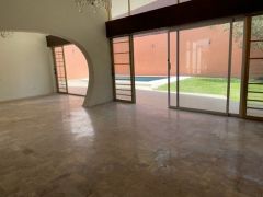 {"esp":"Sala Comedor","ing":""}