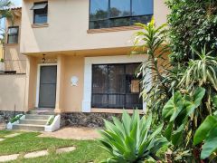 {"esp":"Fachada principal","ing":""}