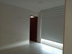 {"esp":"acceso ba\u00f1o Recamara principal","ing":""}