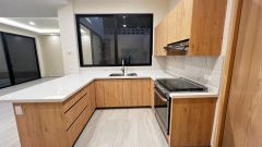 {"esp":"cocina equipada","ing":""}