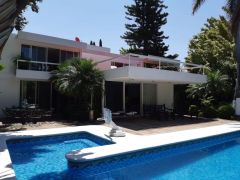 {"esp":"Jacuzzy","ing":""}