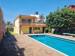 {"esp":"Fachada posterior.","ing":""}