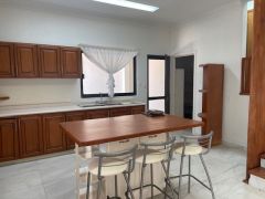 {"esp":"Cocina equipada","ing":""}