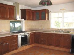 {"esp":"Amplia y Bonita cocina","ing":""}