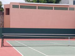 {"esp":"Cancha de Tenis y de Squash","ing":""}