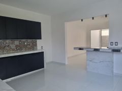 {"esp":"Cocina equipada","ing":""}