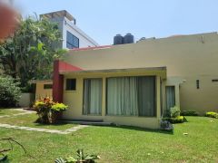 {"esp":"bungalo independiente","ing":""}