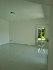 {"esp":"Sala Comedor","ing":""}