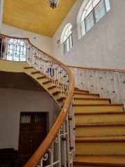 {"esp":"Acceso a Planta Alta.","ing":""}