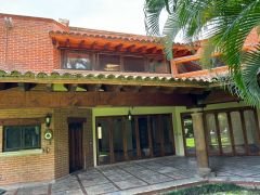 {"esp":"Fachada posterior","ing":""}