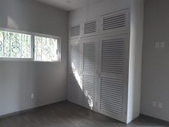 {"esp":"Recamara principal","ing":""}