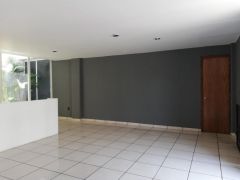 {"esp":"Local Planta Baja, sobre Av.","ing":""}