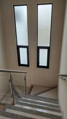 {"esp":"Escaleras a Planta Alta","ing":""}