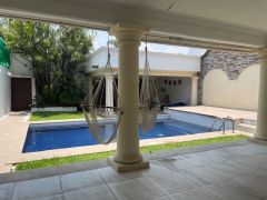 {"esp":"Vista desde el estacionamiento","ing":""}