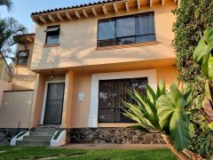 {"esp":"Fachada principal","ing":""}