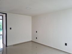 {"esp":"Recamara 2","ing":""}