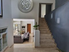 {"esp":"Acceso a Planta Alta.","ing":""}