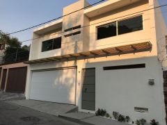 {"esp":"Fachada principal","ing":""}