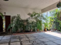 {"esp":"Estacionamiento","ing":""}