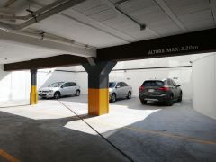 {"esp":"Estacionamiento 2 autos","ing":""}