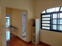 {"esp":"Sala de TV y Ba\u00f1o Completo","ing":""}