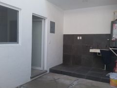 {"esp":"patio de servicio","ing":""}