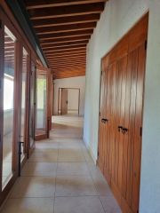 {"esp":"Pasillo de distribuci\u00f3n","ing":""}